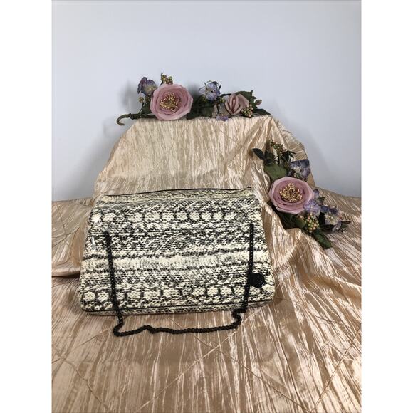 VINCE CAMUTO Leather Fold-Over Convertible Clutch Bag w/chain Strap Mob Wife - Picture 3 of 8